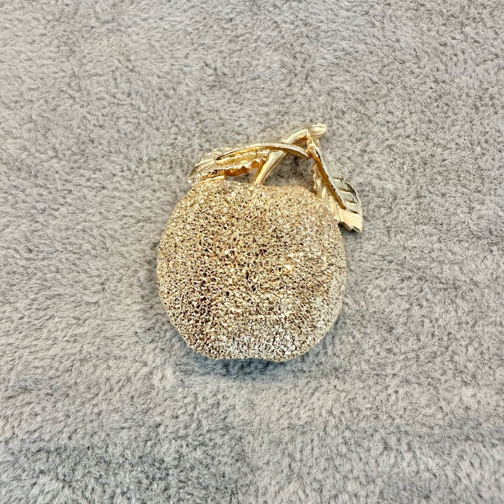Vintage Gold Tome Sparkly Diamond Cut Textured Apple Brooch Pin